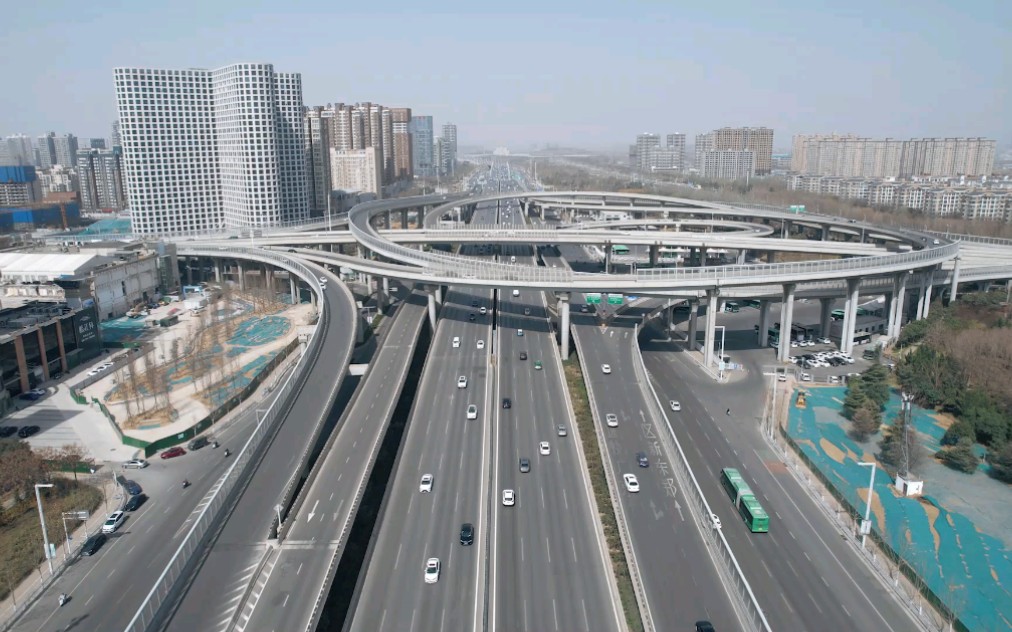 郑州中州大道街景,车水马龙,重要的南北交通要道