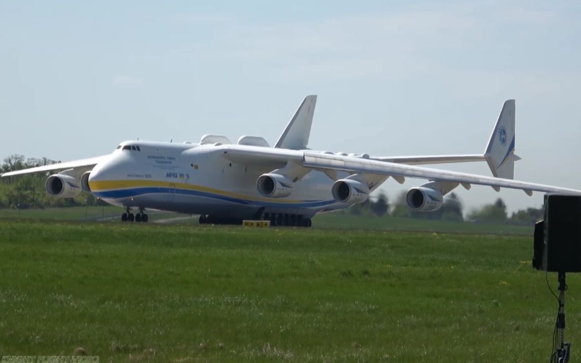 世界最大运输机"安-225"霸气起飞