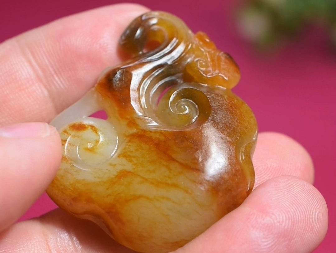 红皮籽料如意 #和田玉吉祥挂件 #新疆和田玉籽料 特色的四色玉(红皮