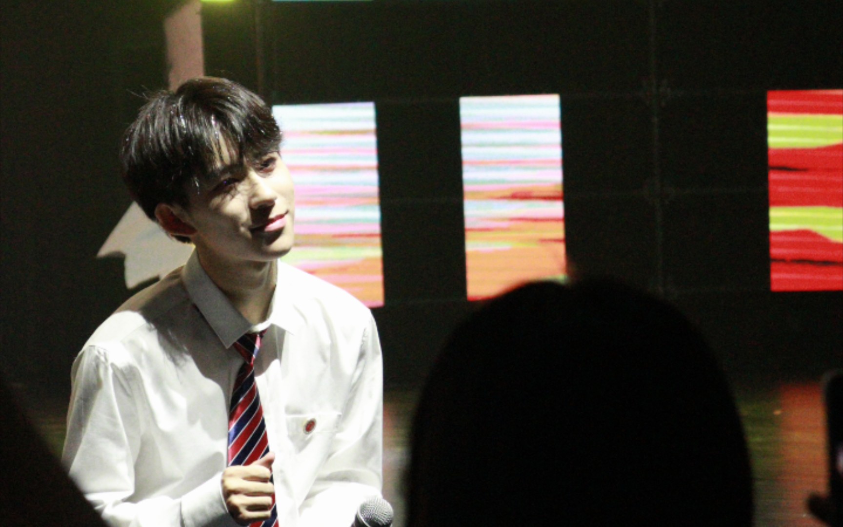 【余沐阳】高中生男友在校庆上坐下给你唱歌