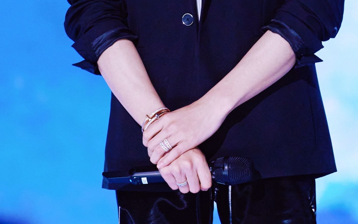 龚俊手控赵泛舟来啦第二部分白皙修长骨节分明耶耶的手最好看了