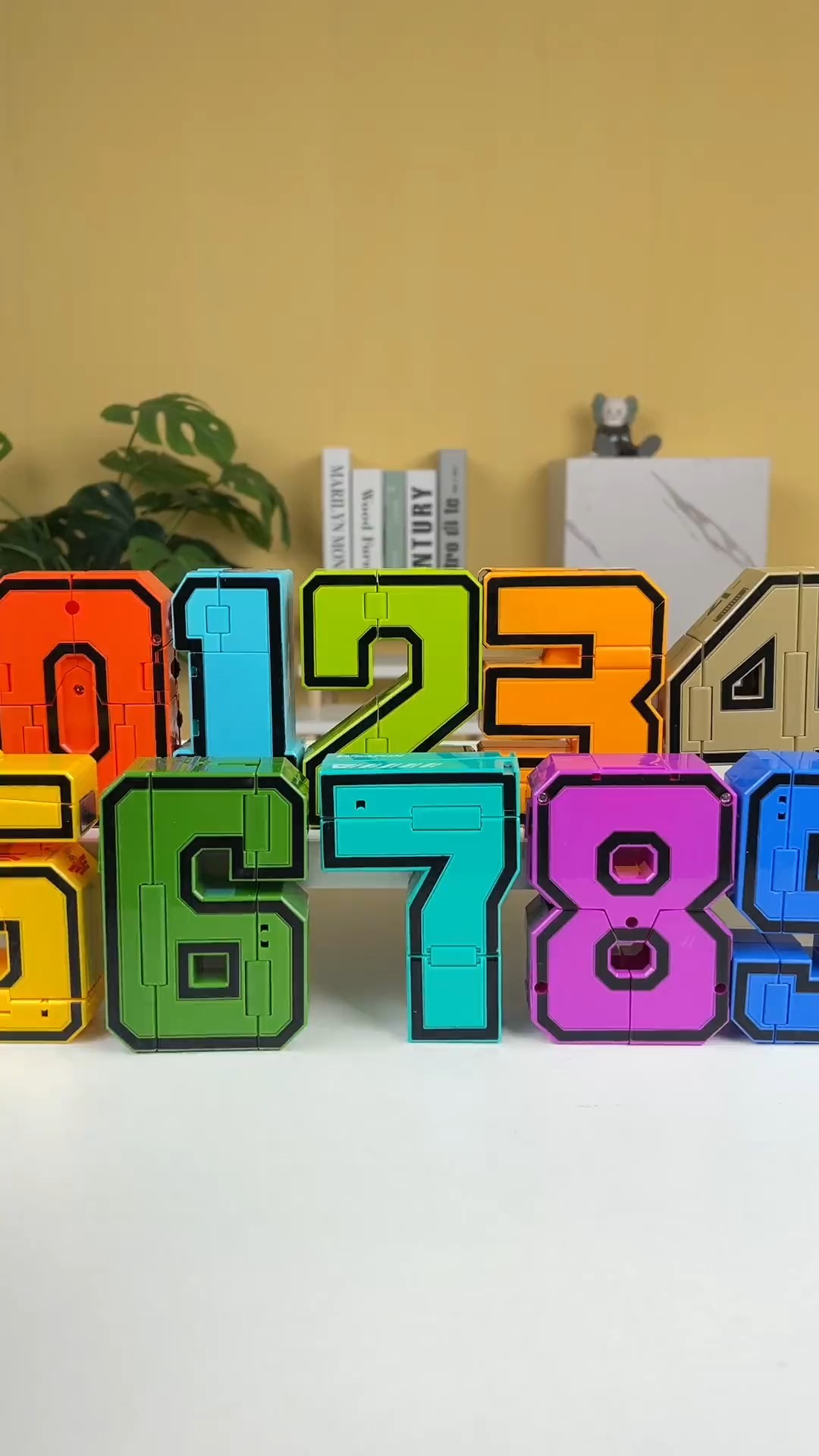 变形数据玩具,从0到9每个数字都是一个不同的造型,动手又动脑!