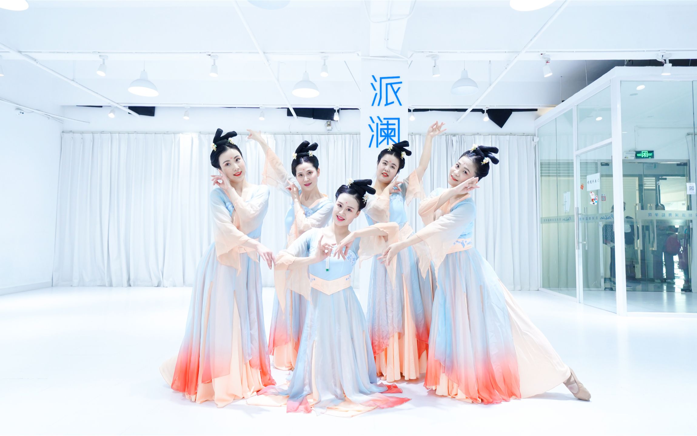【派澜舞蹈】穿上美美的汉服,跳一支古风舞蹈《解忧》