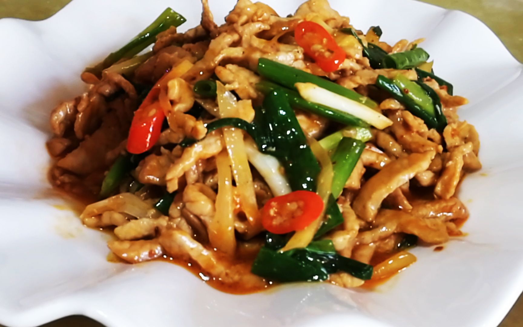 葱爆肉丝. 只有忽爆,才有葱香