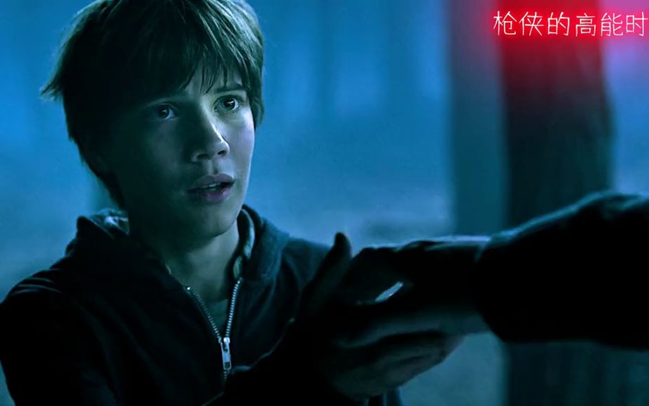 黑暗塔:枪侠的换弹也太帅了吧,手持双枪对战邪恶法师! #黑暗塔 #枪侠