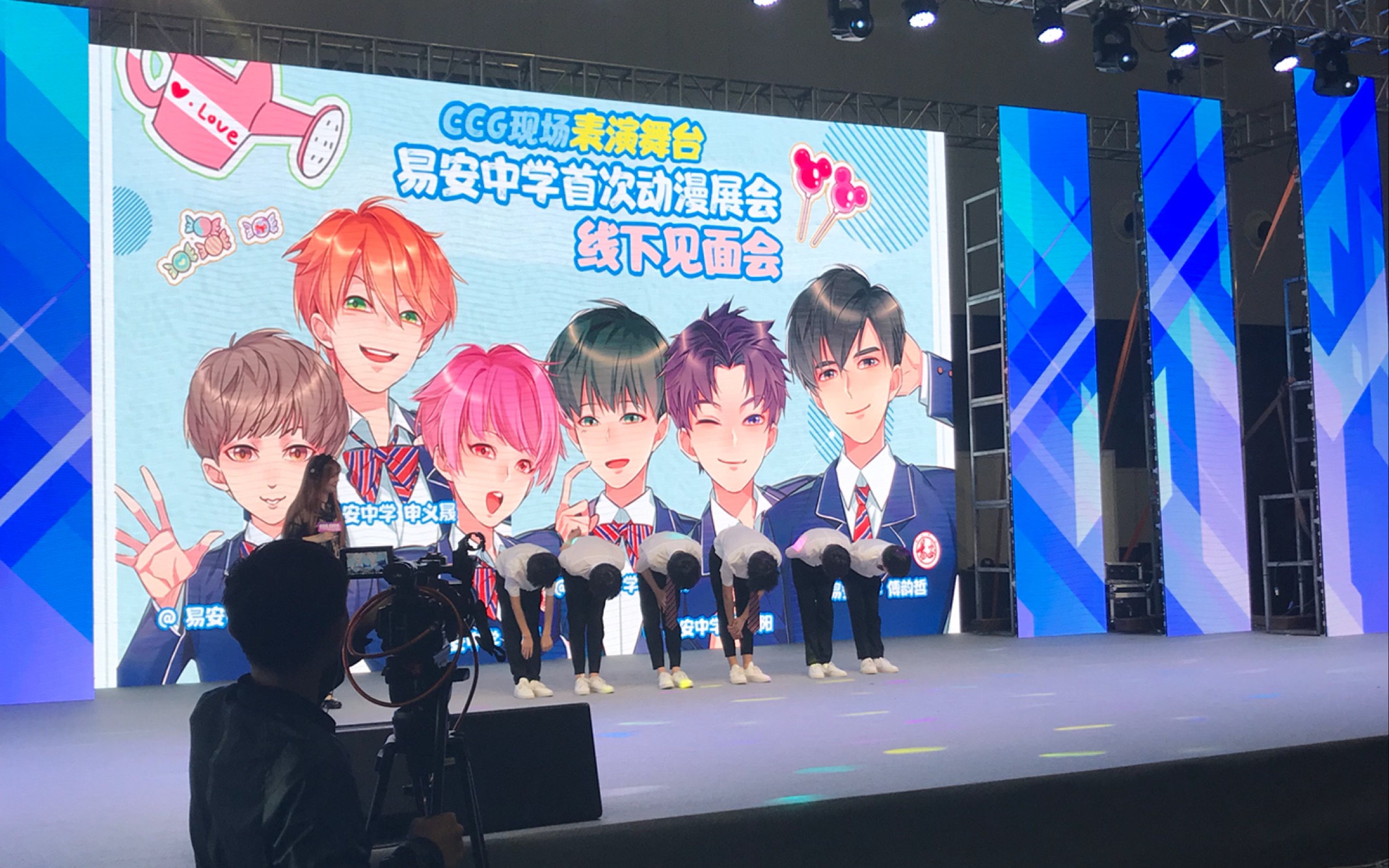 易安中学二期生ccg2018见面会现场表演手机拍摄