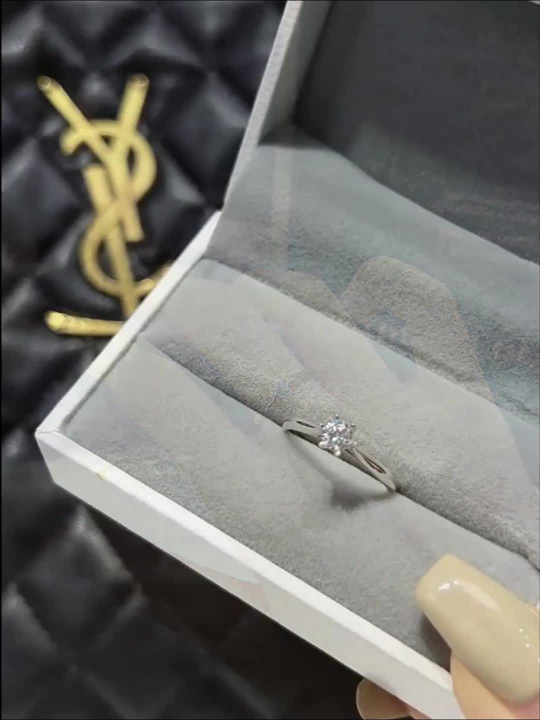 七夕送她最好的礼物:求婚钻戒!