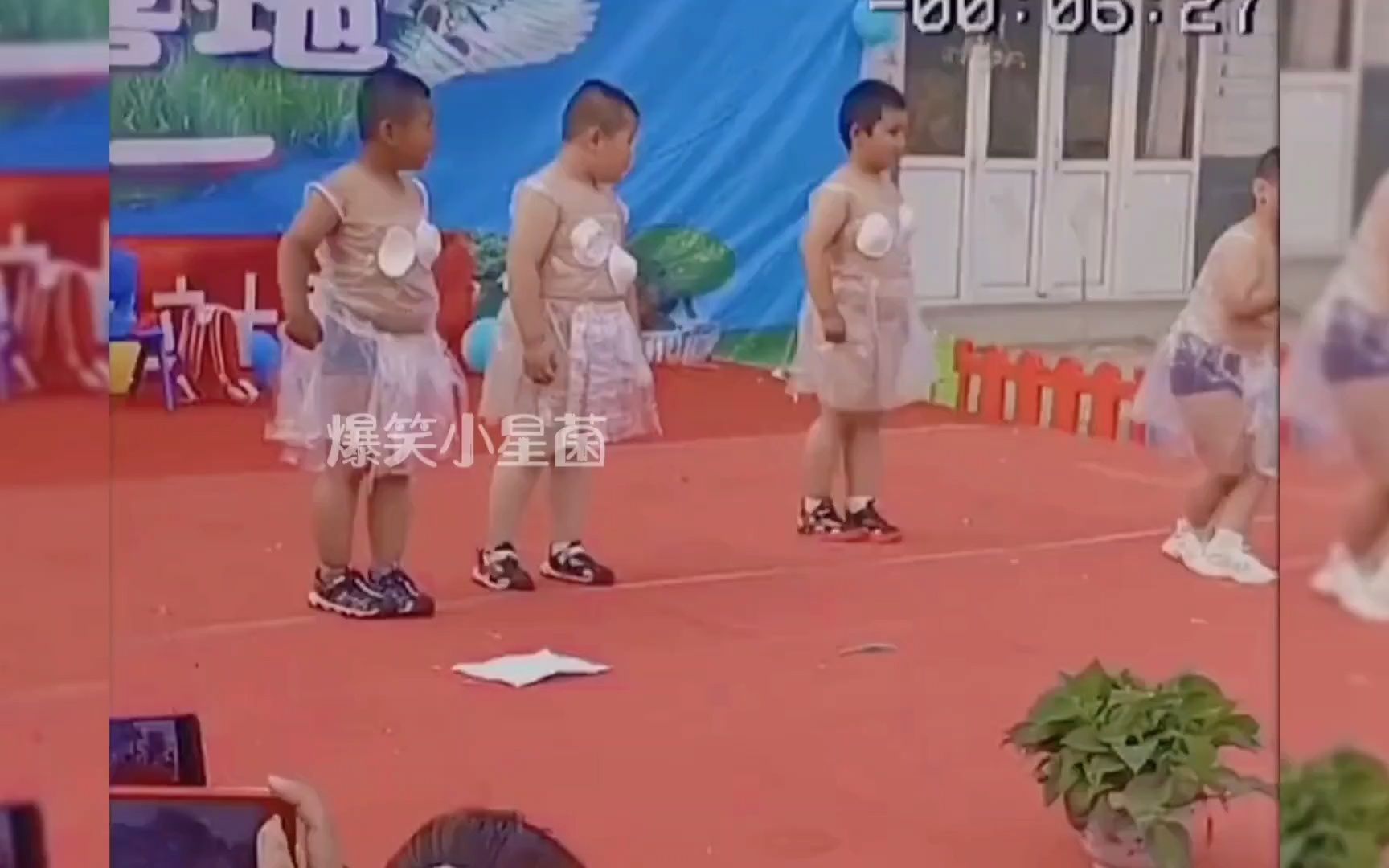 [图]207_盘点人类幼崽的迷惑爆笑行为，网友洗了再打吧，万一打错了呢！