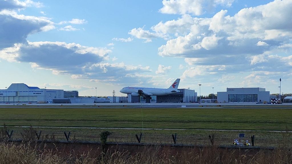 mu6385(成都天府~青岛胶东~哈尔滨太平)东方航空,a320落地哈尔滨太平
