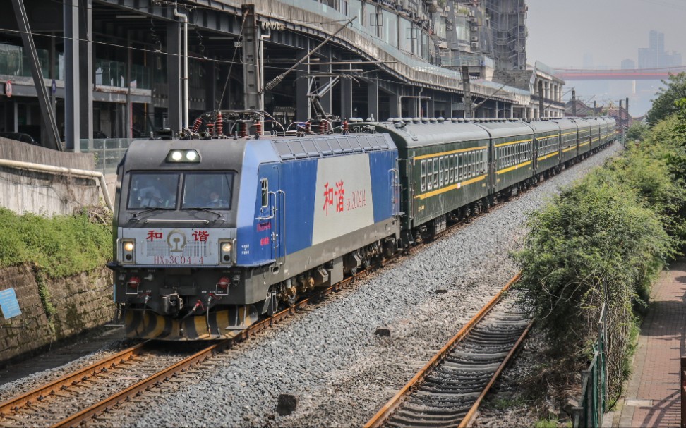 成局重段hxd3c-0414牵引5612次接近重庆南站