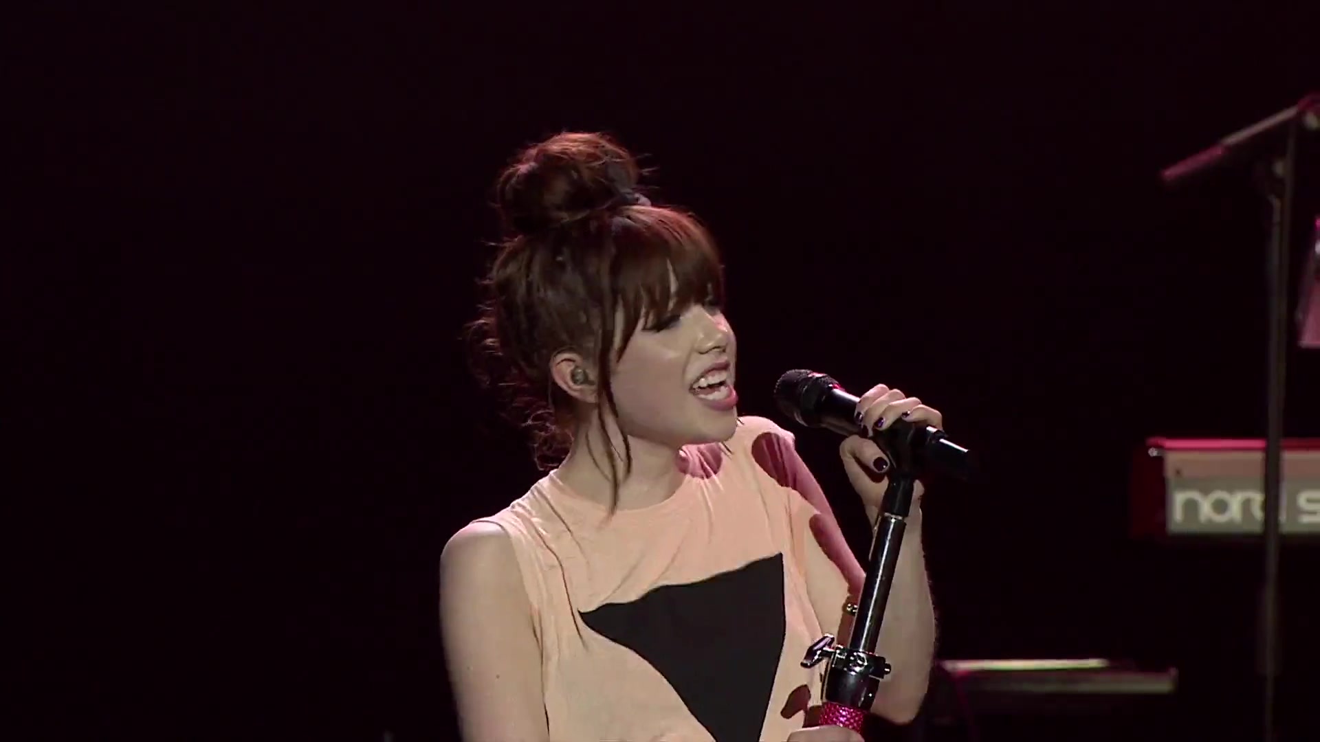 [图]Carly Rae Jepsen - more than a memory - singapore - 20130524