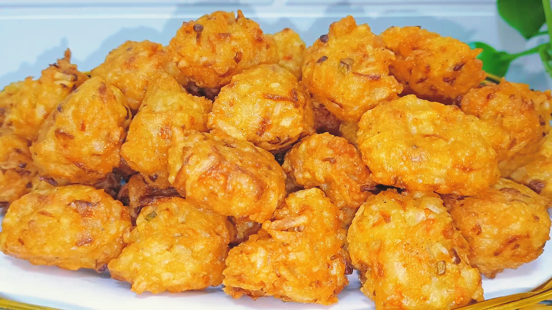 酒店大厨教我这样炸丸子,外酥里软,酥酥脆脆,不管怎么吃都不够