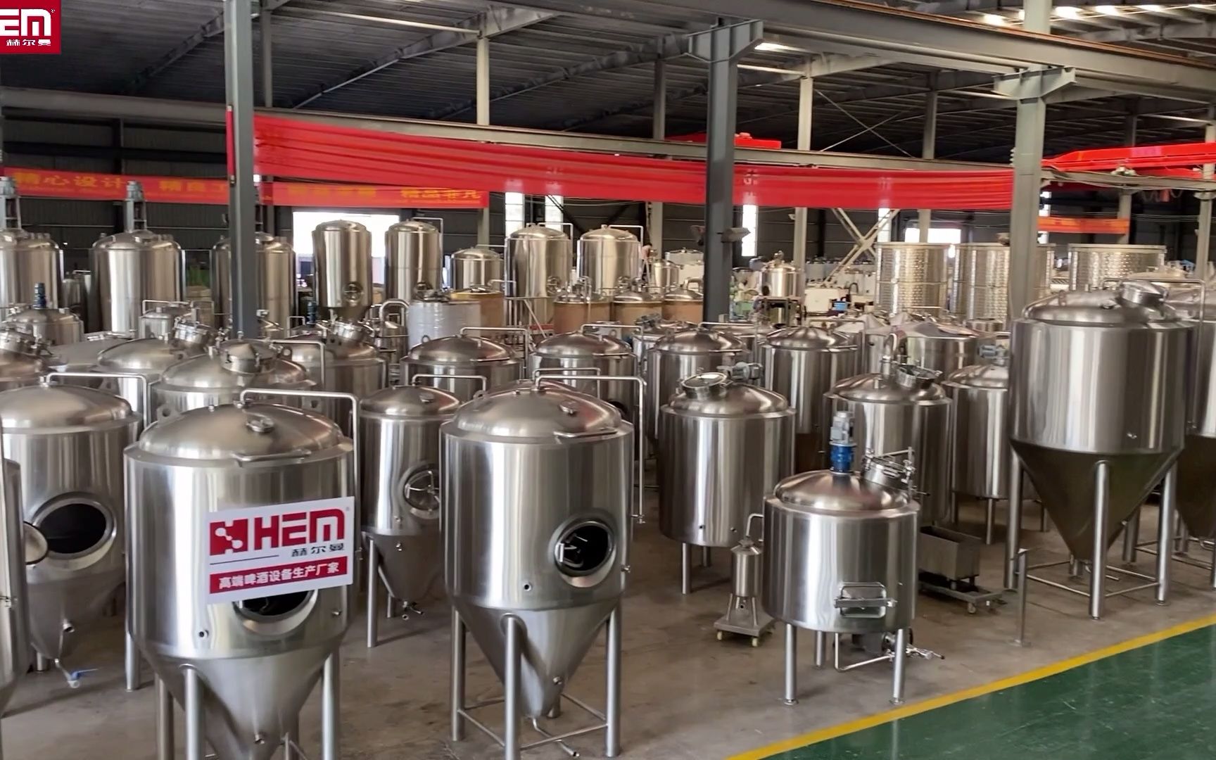 工厂实拍赫尔曼精酿啤酒设备展示,高端大气,性能卓越