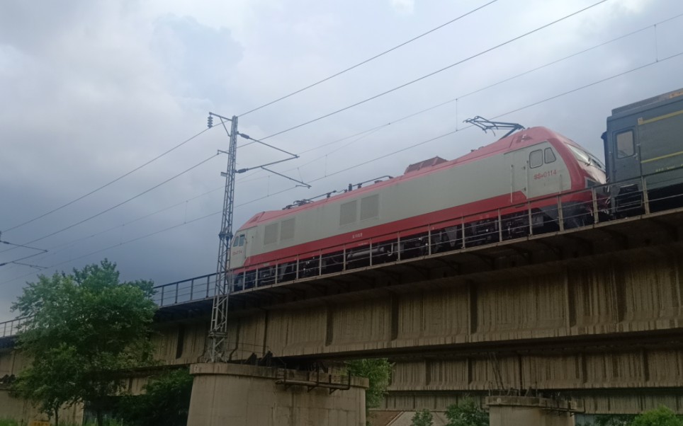 客电k1566龟速通过浑河桥 本务机车ss9g0114