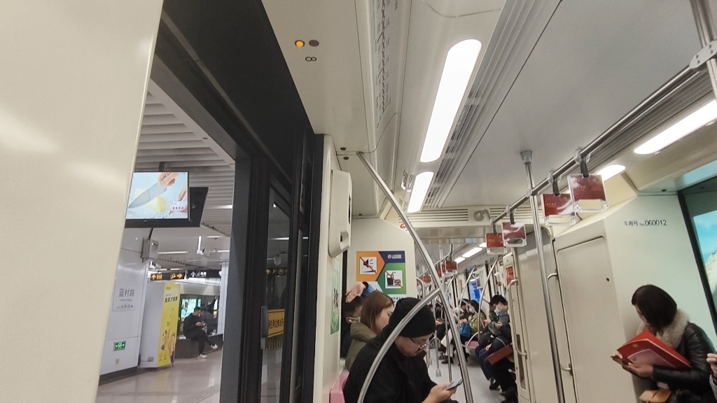 上海地铁6号线蓝村路站关门