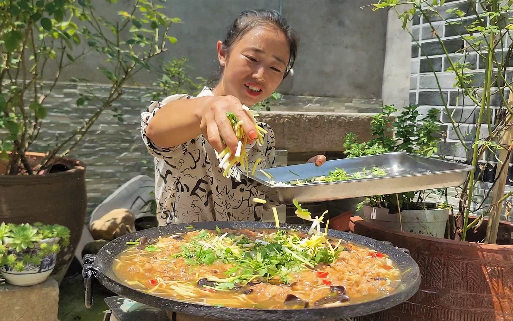 农村媳妇炸小酥肉,煮一锅粉条酥肉酸汤,酸辣又开胃,喝着真带劲哔哩哔哩bilibili