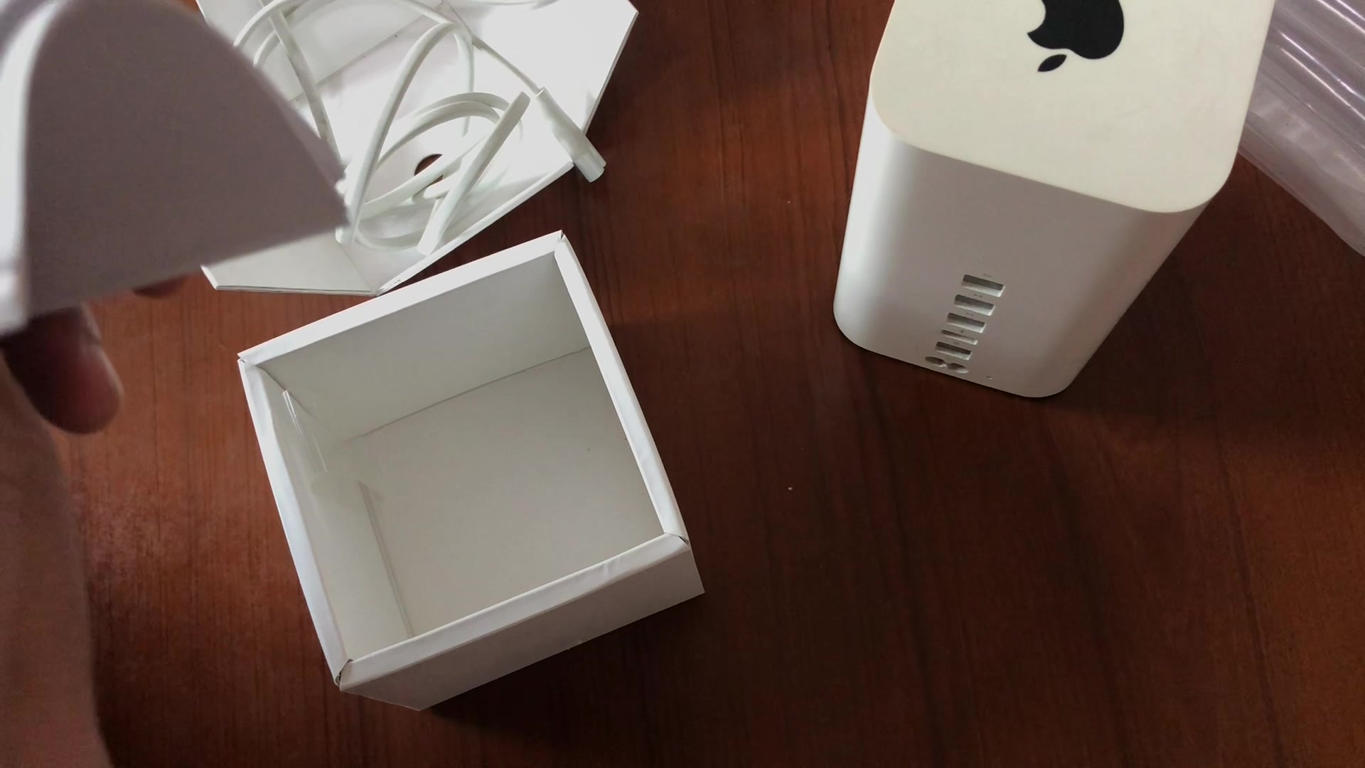 [图]垃圾佬咸鱼捡垃圾，二手Apple Airport Time Capsule 2T，700元值不值买，2013年的时间胶囊还能再战5年吗