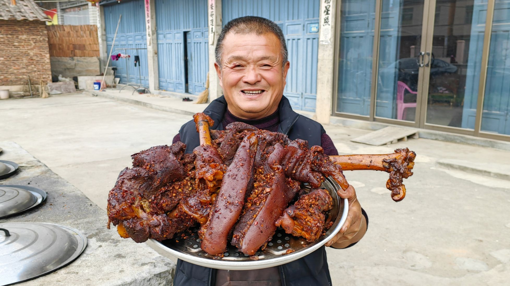 20斤重的大鹿腿,阿胖山秘制“熏鹿肉”,大口吃肉大碗喝酒,过瘾啊-阿胖山-阿胖山-哔哩哔哩视频