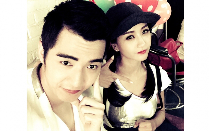 杨蓉献声美人制造神曲《臣妾做不到》 金世佳乱舞助阵