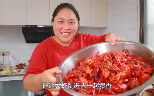 Скачать видео: 人间自有真情在，胖妹冒雨去买菜，做上一桌美食，犒劳装修师傅们