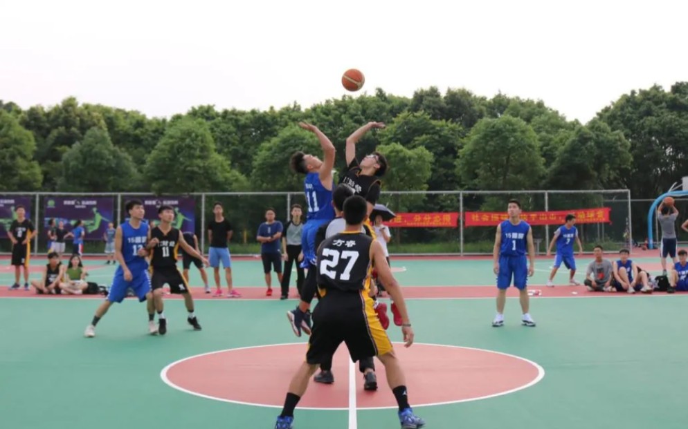 r篮球比赛中（在篮球比赛中,应把    等行为判为违例） r篮球比赛

中（在篮球比赛

中,应把    等举动
判为违例）《在篮球比赛中,应把( ) 、( ) 等行为判为违例》 篮球资讯