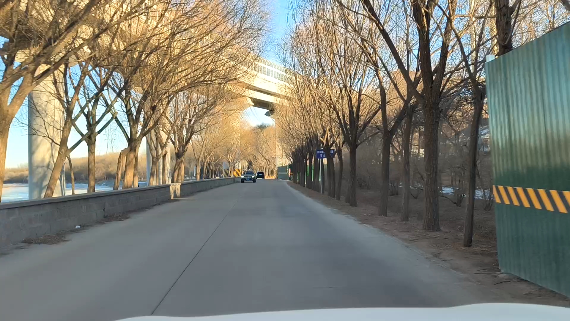 河边小路比较清净