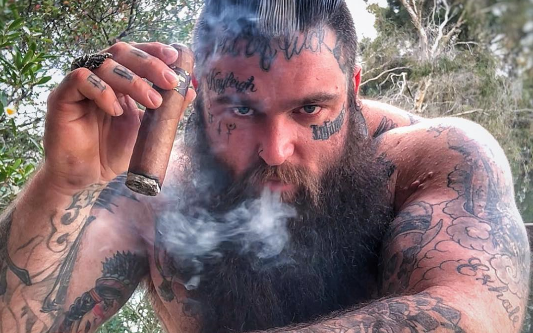 【肌肉野兽】纹身胡子哥的爆炸三大项@pale_horse_powerlifting