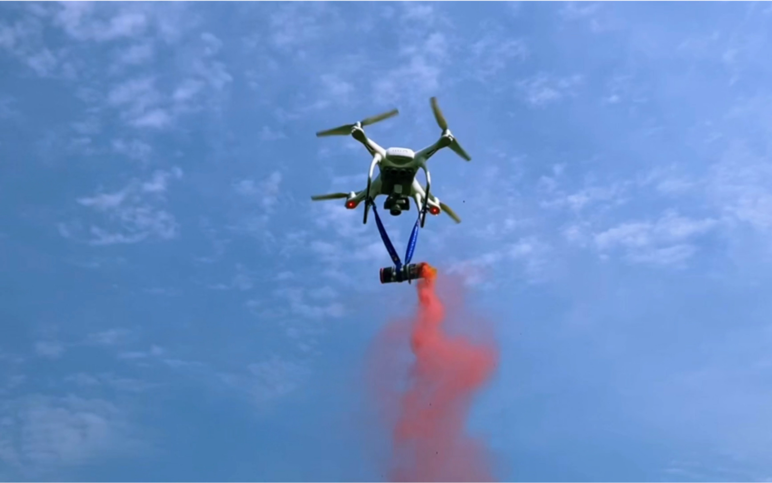无人机挂彩烟试飞_哔哩哔哩 (゜-゜)つロ 干杯~-bilibili