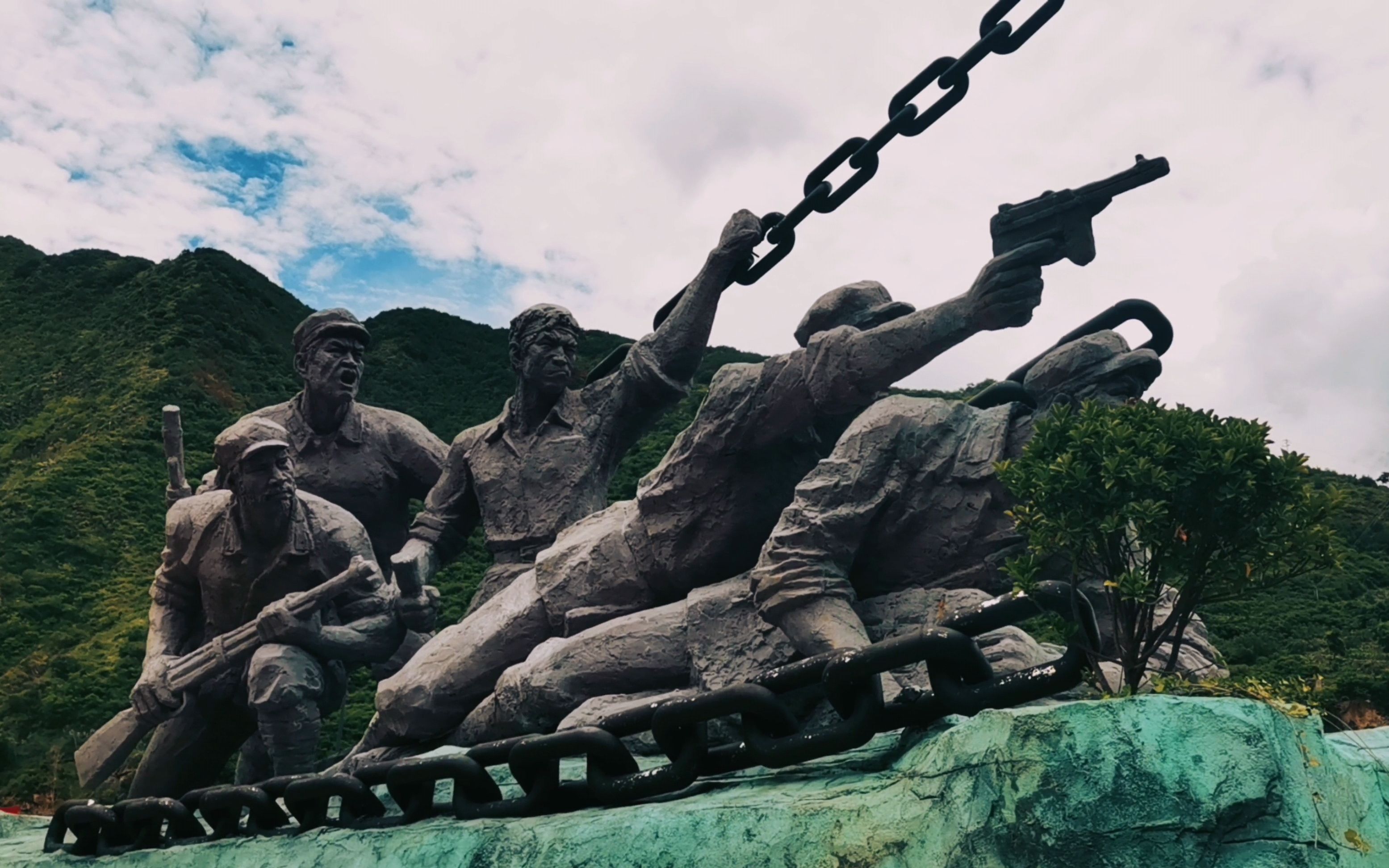 泸定桥十三根铁链扛起一个共和国