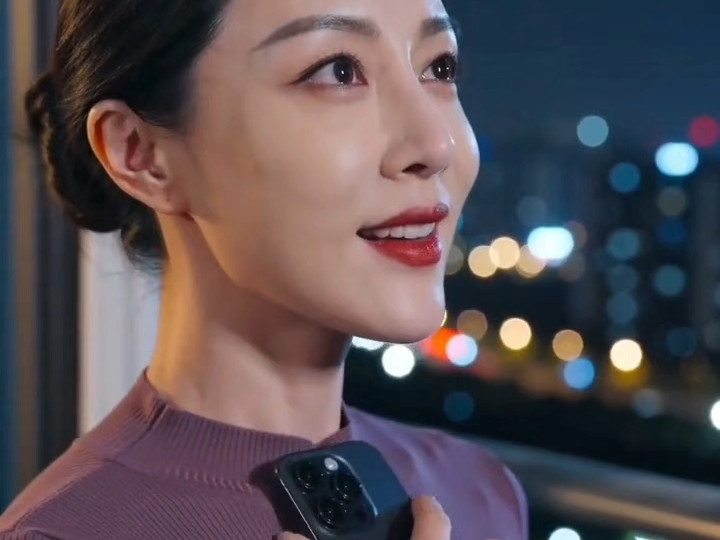 云载清希（26） 肖云从总部回来，组织了一个尴尬的饭局，肖云嘴上说着为了教育陈希，但是似乎在排除陈希周围的一些人，姜芮带着陈希出去兜风，李医生似乎想退出了