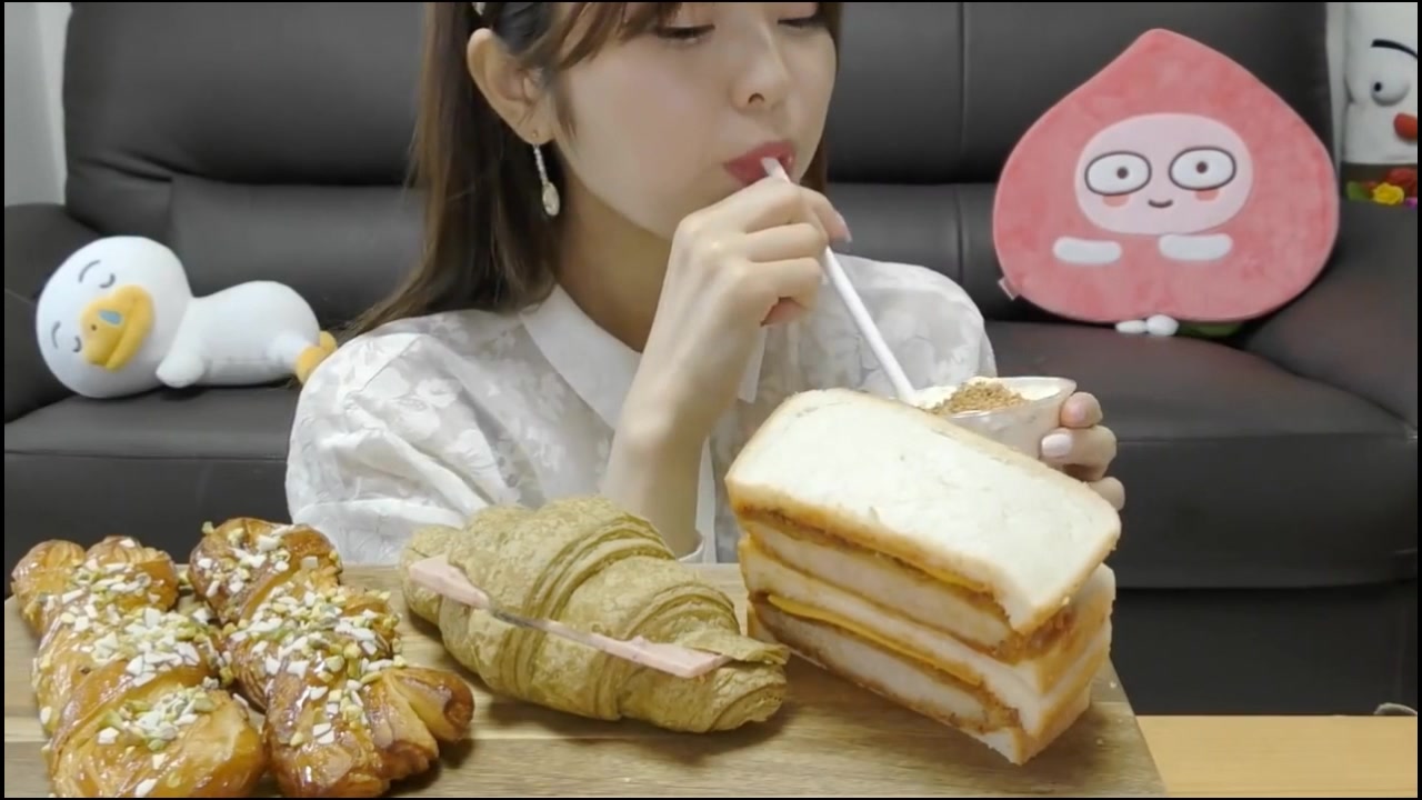 吃播剪说话 koreaとぎもち小姐姐吃星巴克甜品