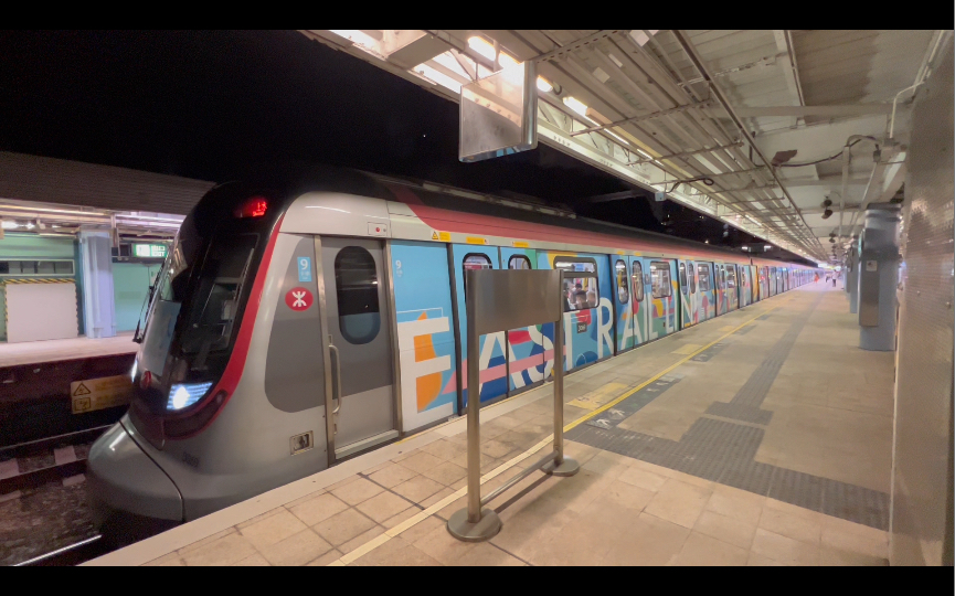 20220814 东铁线主题彩绘列车九龙塘站上行出站_哔哩哔哩_bilibili