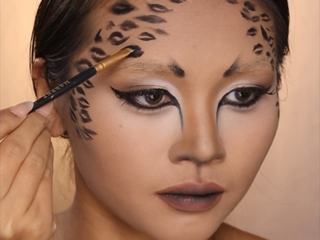 喵～外网爆火的【猎豹妆容】万圣节妆容p1