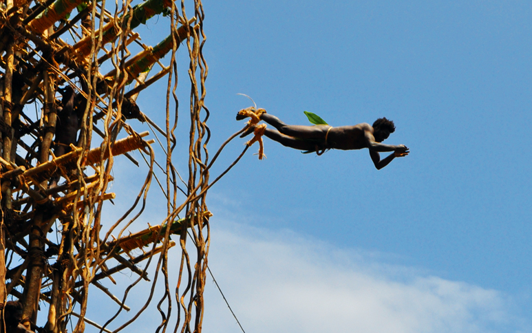 【无字幕】瓦努阿图蹦极跳 jump with the original bungee jumpers