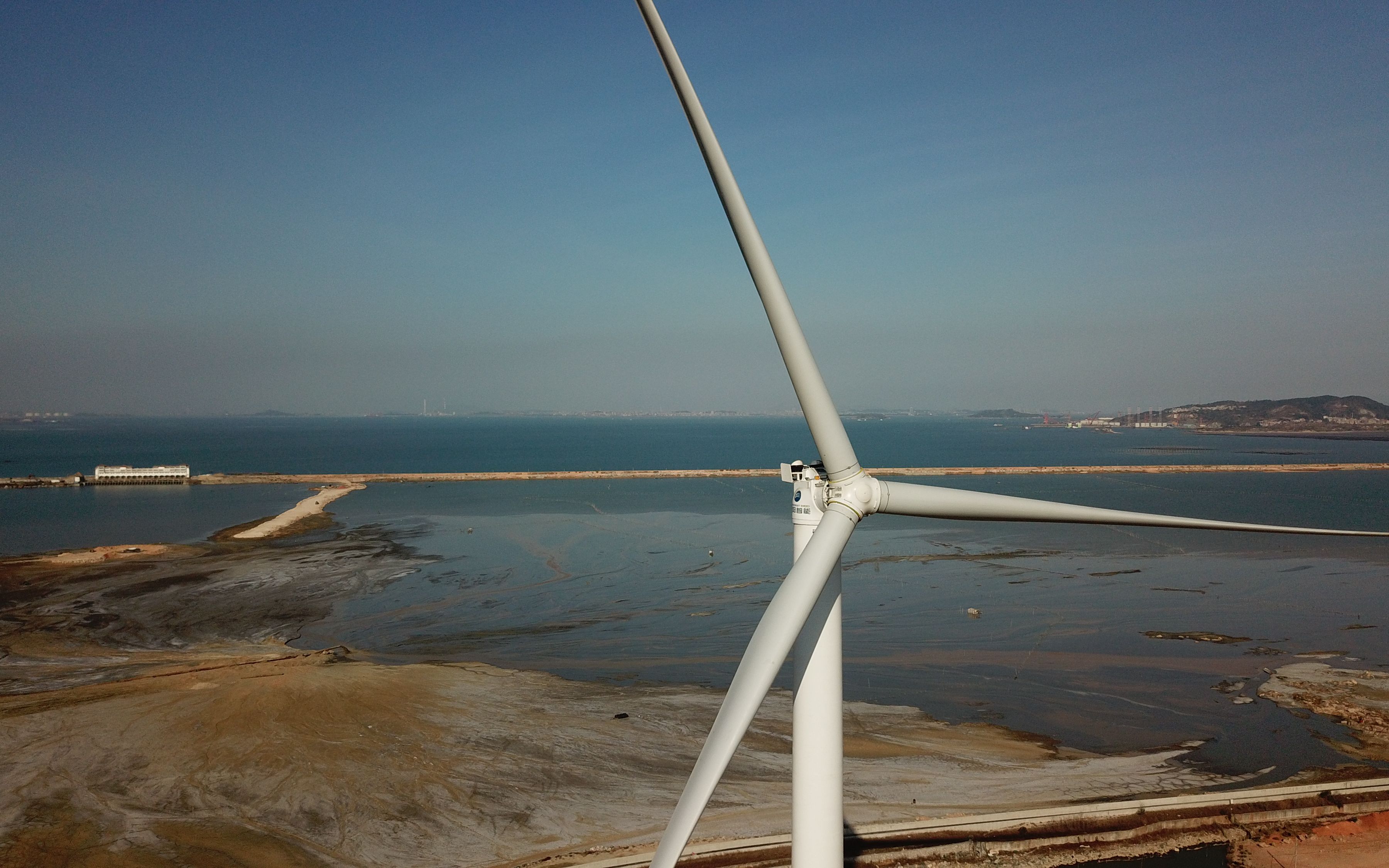 海边的风力发电机