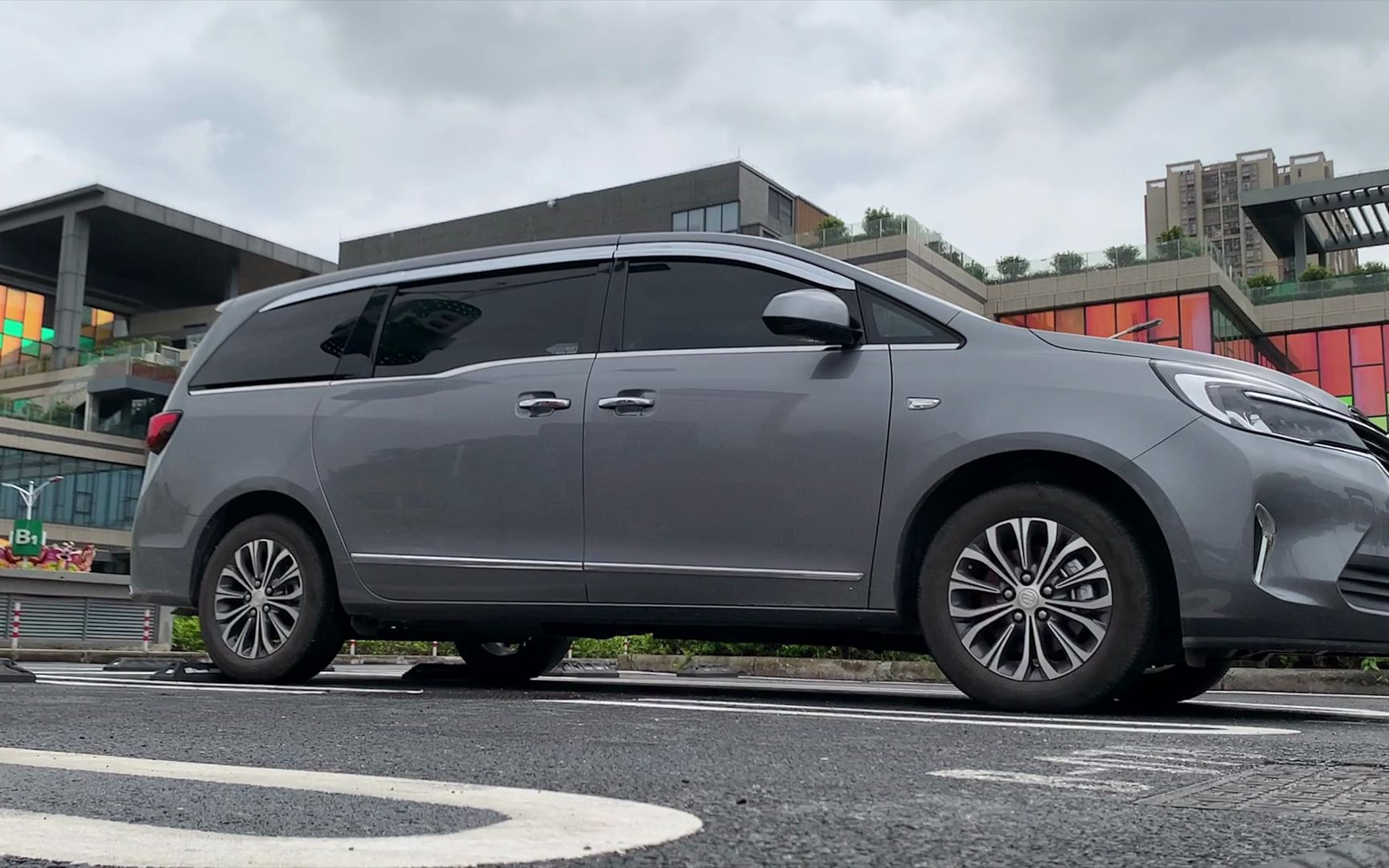 gl8改装胖头鱼奥克福晴雨挡