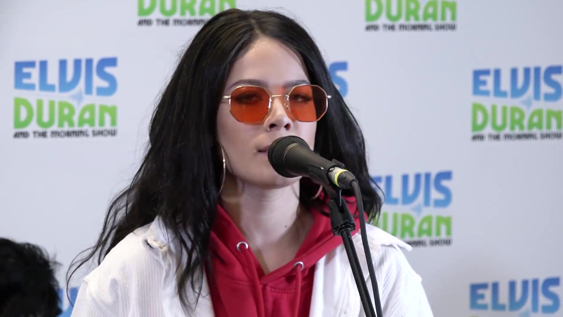 [图]【现场】Halsey - Bad At Love | Elvis Duran Live