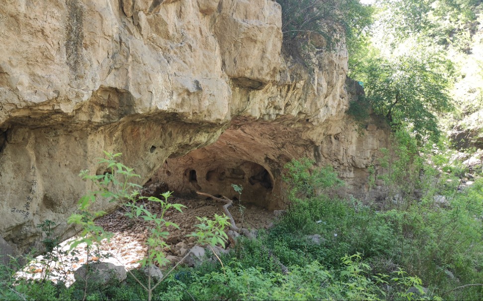林州横水镇卸甲坪天生桥