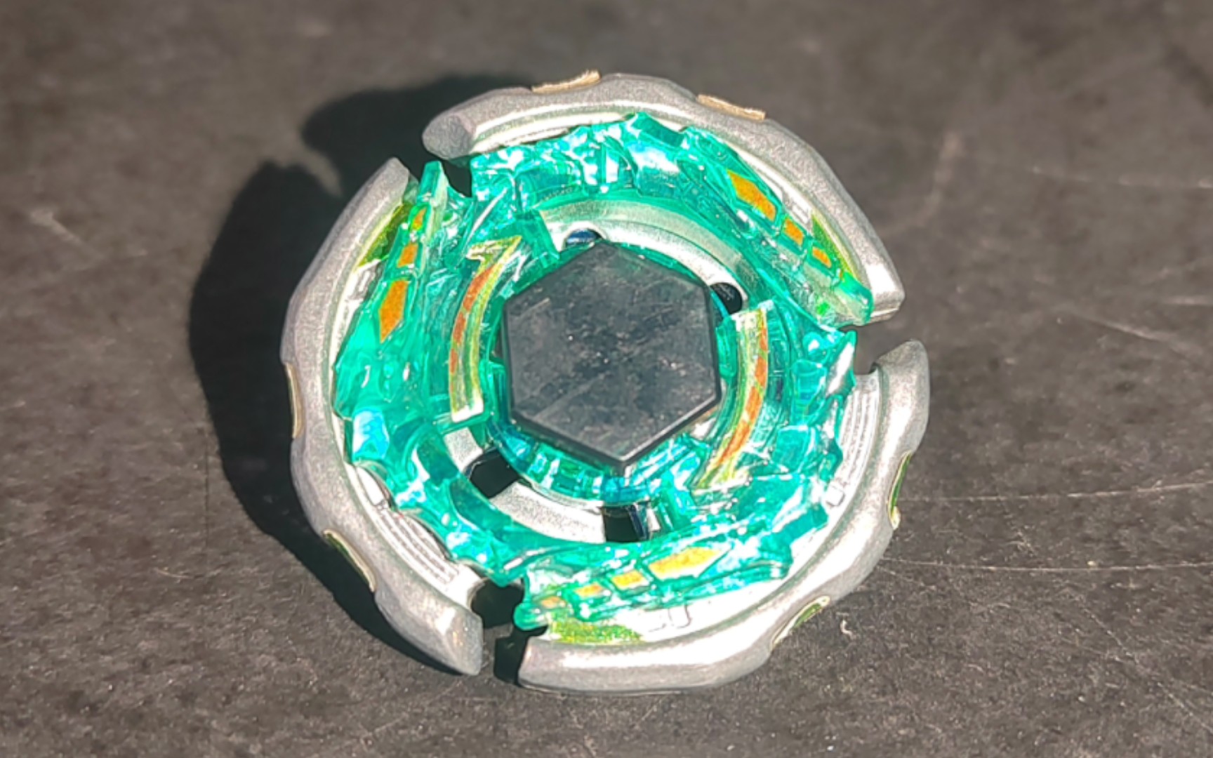 "底盘切换的十分顺畅"钢铁战魂系列陀螺"电光独角兽"实战测评