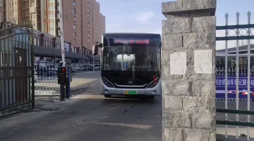 榆林公交6路宇通客车e8max进出站