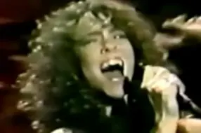 Video herunterladen: 【珍贵现场｜哨音强混轻松转】Mariah Carey 1990.11.20 Vision Of Love（Live at Johnny Carson Show）