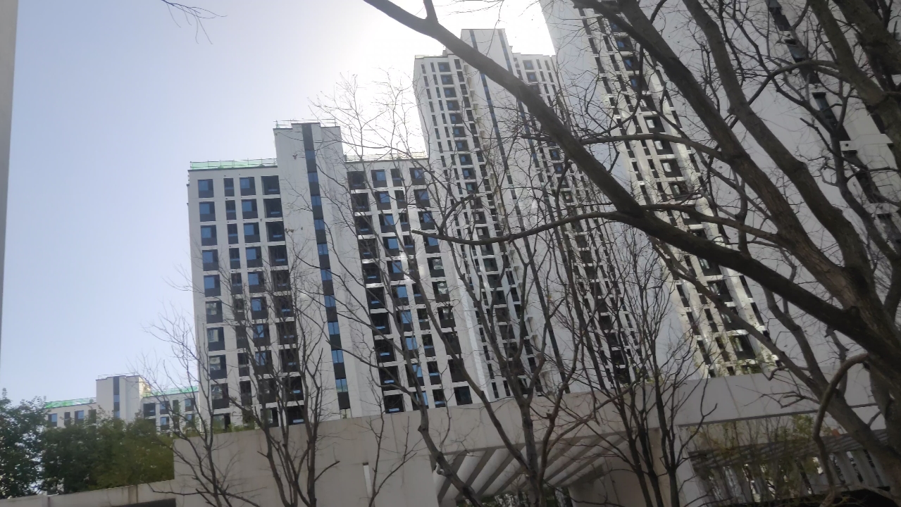 万科沣华锦鸣 不限购 1,首期最低首付10万可买143㎡ 2,今年买明年住