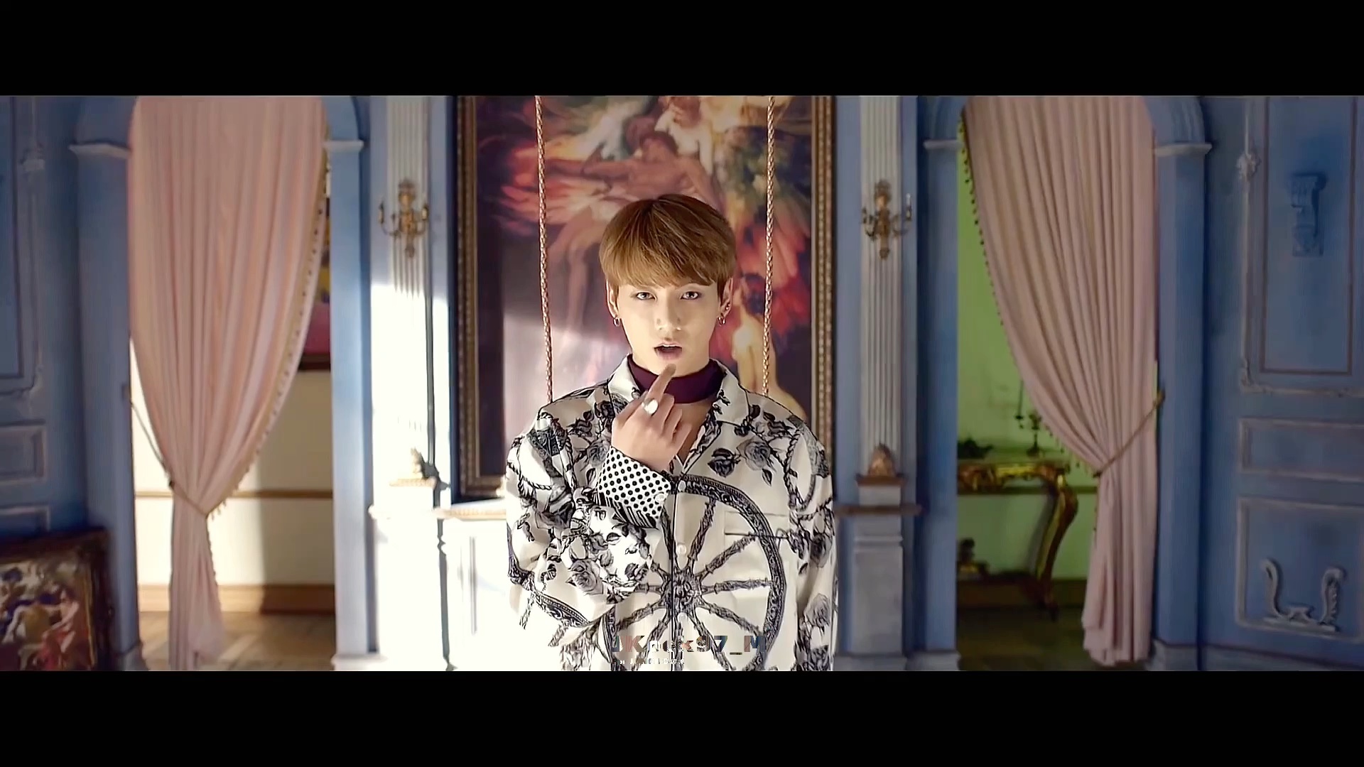 田柾国|血汗泪的怪诞美学