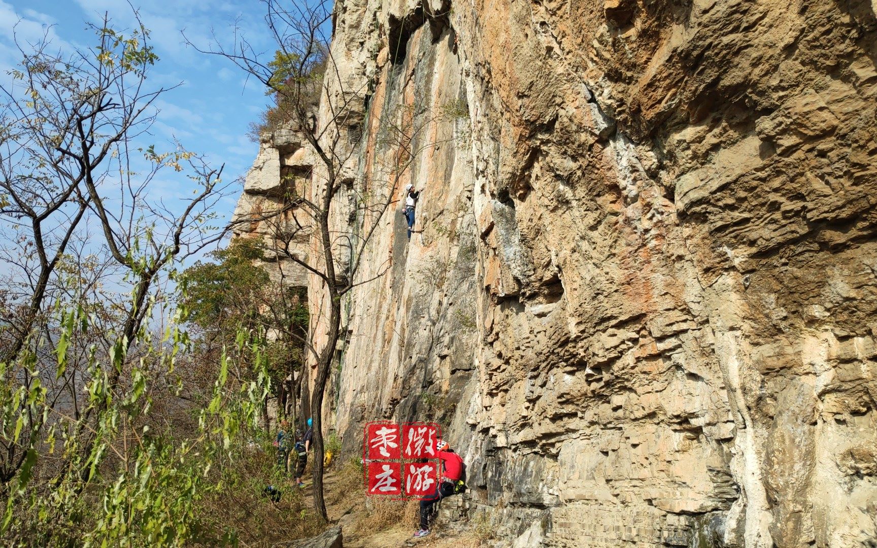 枣庄云谷山上来自全国各地的人们在做着这样一件事_哔哩哔哩_bilibili