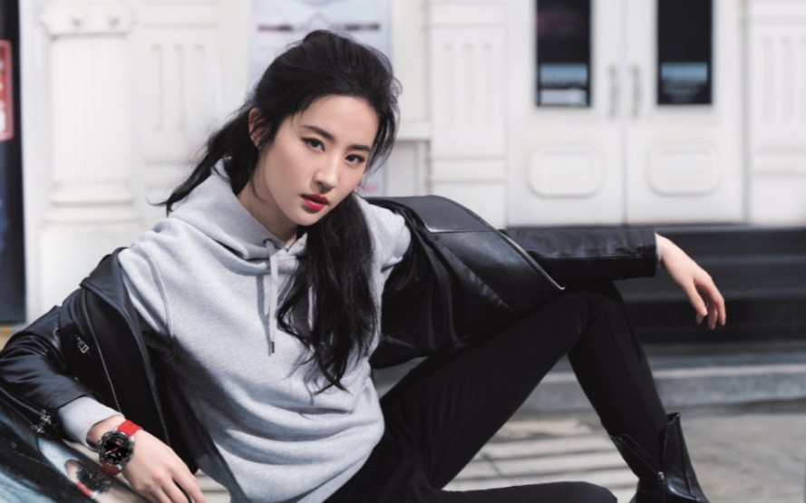 活动作品卫衣紧身裤马丁靴飒美天仙攻刘亦菲街拍