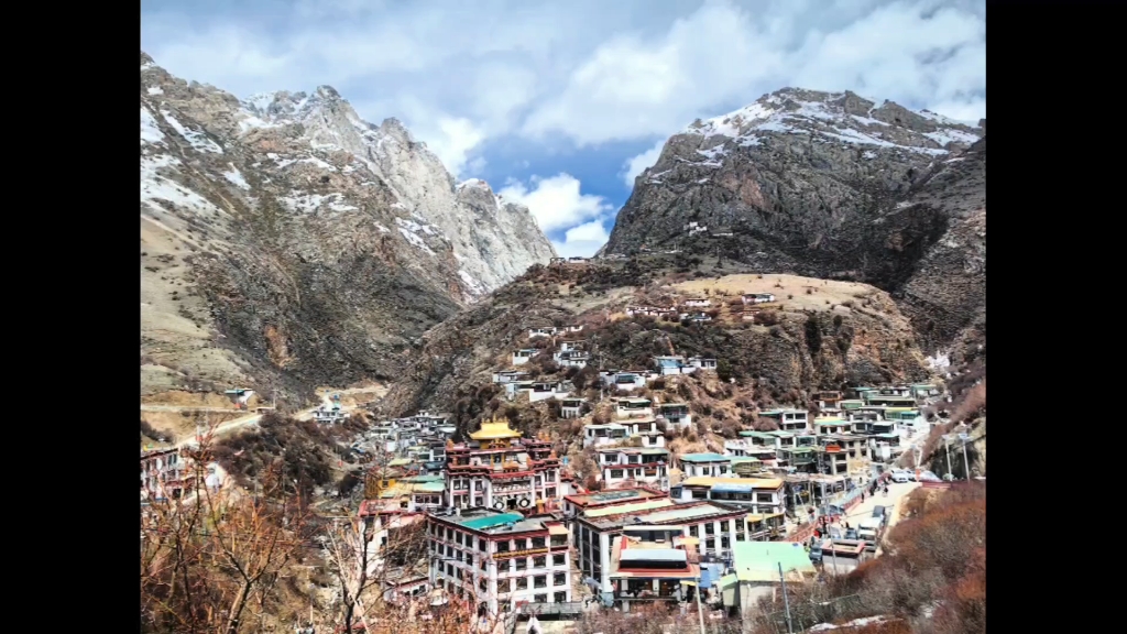 住在德仲寺泡德仲温泉