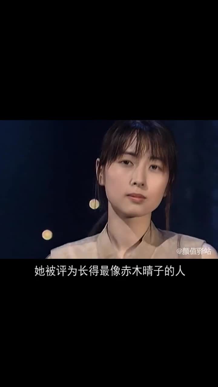 被誉为亚洲最美摇滚女歌星的坂井泉水,素颜 随意穿搭就能在舞台上绽放
