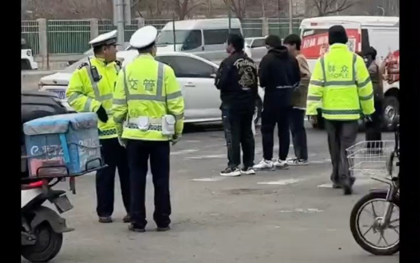 论天津人的松弛感,这"交警(群众服)"震惊我这个外地人一百年
