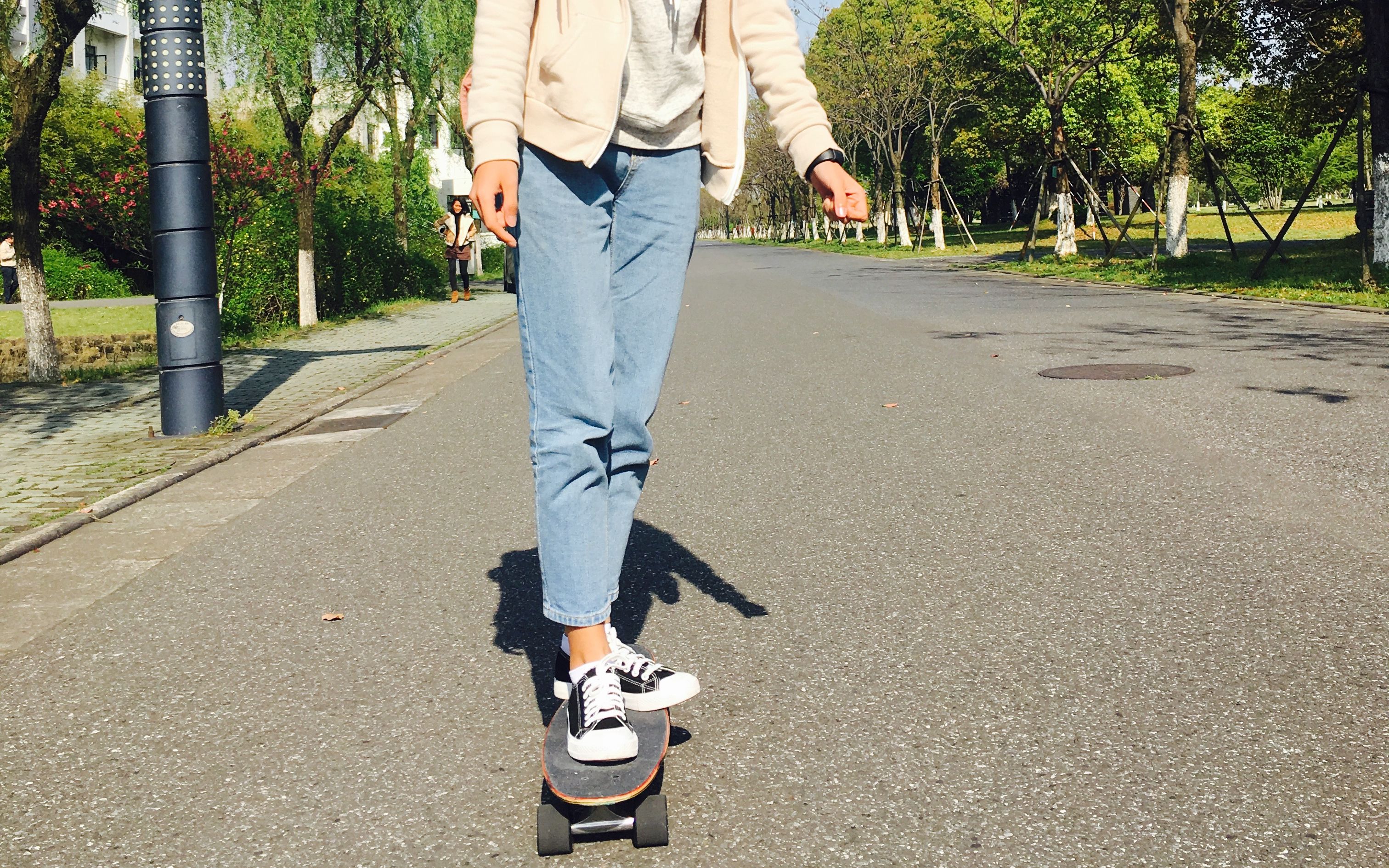 【西瓜的日常】和我一起滑滑板吧~今天又是滑去考试.内有狗粮_哔哩哔