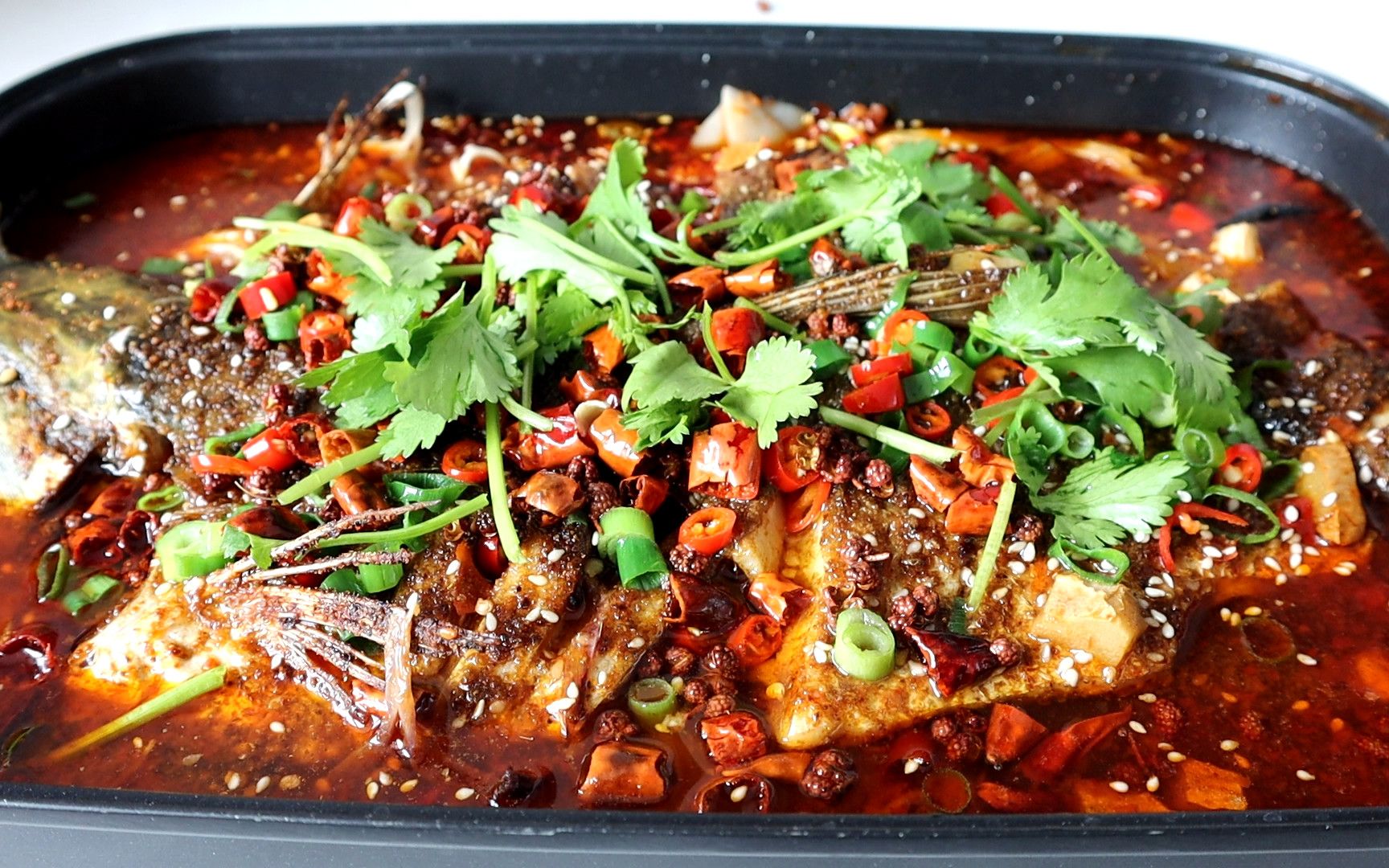 烤鱼怎么做才好吃?教你一招,鱼肉鲜嫩入味,一做一大盘不够吃